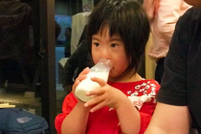 ダウン症児の成長日記　温泉の後の牛乳